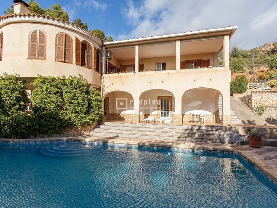 Foto 1 de Venta de casa en Pedralba de 5 habitaciones con terraza y piscina