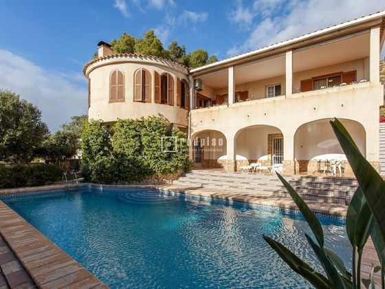 Foto 2 de Casa en venda a Pedralba de 5 habitacions amb terrassa i piscina