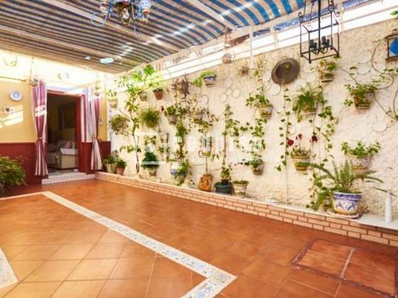 Foto 1 de Venta de casa en Benacazón de 4 habitaciones con terraza y aire acondicionado