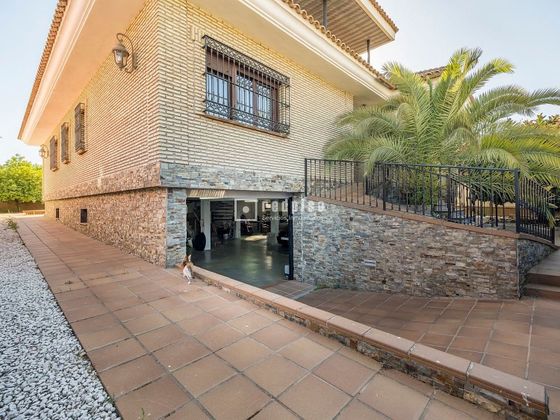 Foto 1 de Venta de casa en Las Almenas de 6 habitaciones con terraza y piscina