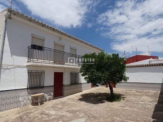 Foto 1 de Casa en venda a Zona de la Vega de 5 habitacions amb terrassa i jardí