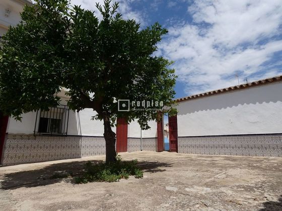 Foto 2 de Casa en venda a Zona de la Vega de 5 habitacions amb terrassa i jardí