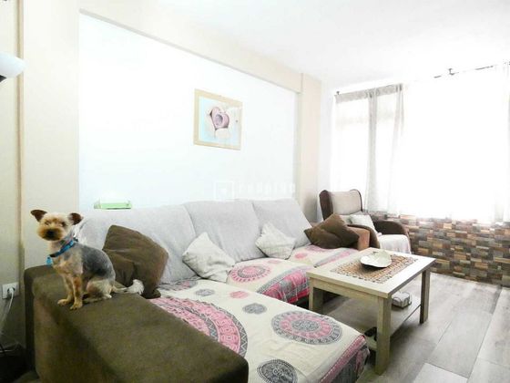 Foto 1 de Venta de piso en Girón - Las Delicias - Tabacalera de 3 habitaciones con aire acondicionado
