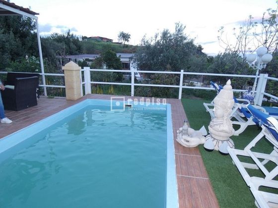 Foto 1 de Venta de casa en Cártama de 3 habitaciones con piscina y jardín