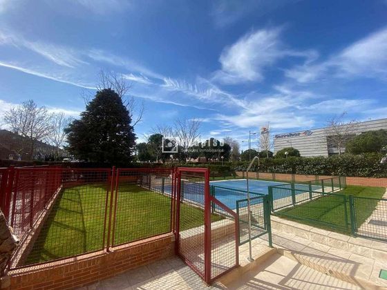 Foto 1 de Pis en venda a Zona Estación - Centro de 3 habitacions amb piscina i garatge