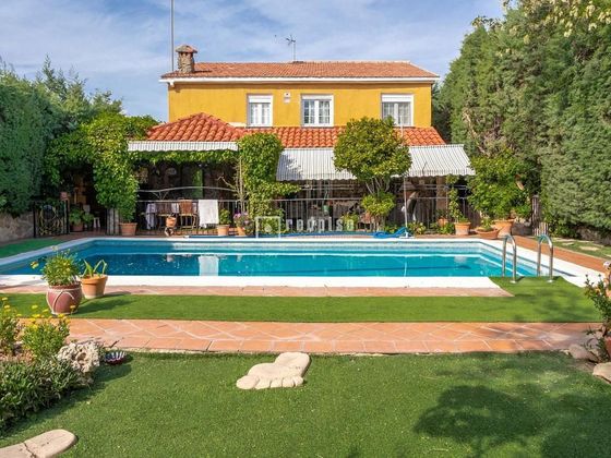 Foto 1 de Venta de casa en Casarrubios del Monte pueblo de 4 habitaciones con piscina y jardín