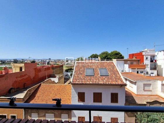 Foto 2 de Pis en venda a El Castellar-L´Oliveral de 3 habitacions amb terrassa i balcó