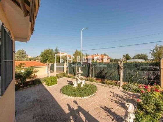 Foto 2 de Venta de casa en Colmenar de Oreja de 6 habitaciones con terraza y piscina