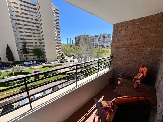 Foto 2 de Piso en alquiler en Peñagrande de 3 habitaciones con terraza y muebles