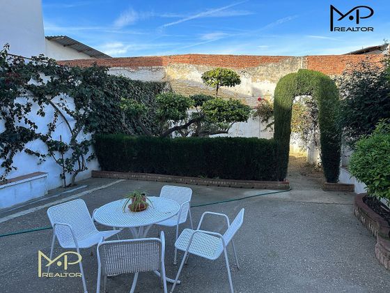Foto 2 de Casa adossada en venda a Montilla de 6 habitacions amb terrassa i jardí
