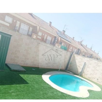 Foto 1 de Casa adossada en venda a Yuncos de 3 habitacions amb terrassa i piscina