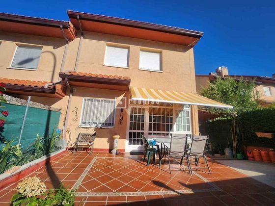 Foto 1 de Casa en venda a La Pizarra de 4 habitacions amb terrassa i piscina