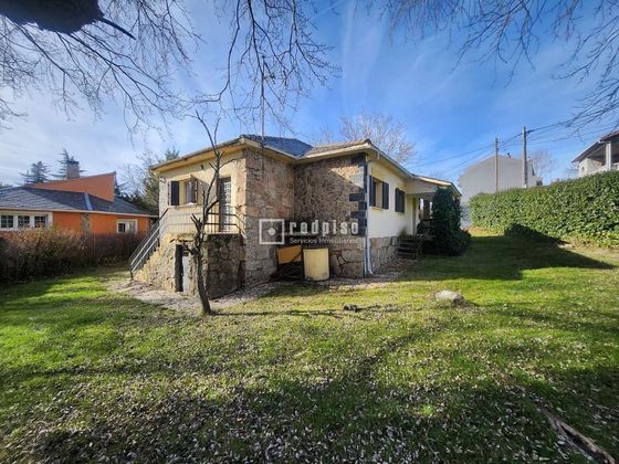 Foto 1 de Casa en venda a Santa María de la Alameda de 4 habitacions amb terrassa i garatge