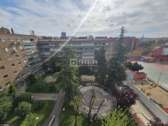 Foto 1 de Pis en venda a Delicias de 3 habitacions amb jardí i calefacció