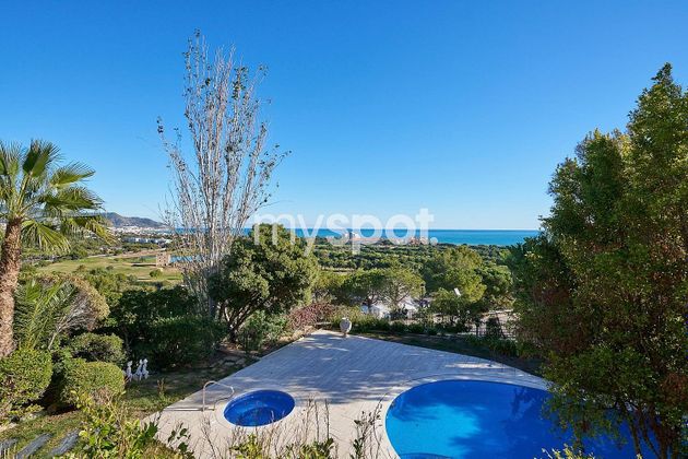 Foto 2 de Chalet en venta en Can Girona - Terramar - Can Pei - Vinyet de 5 habitaciones con terraza y piscina