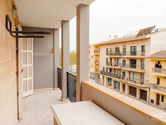 Foto 2 de Pis en venda a calle De Pollèntia de 3 habitacions amb garatge i balcó