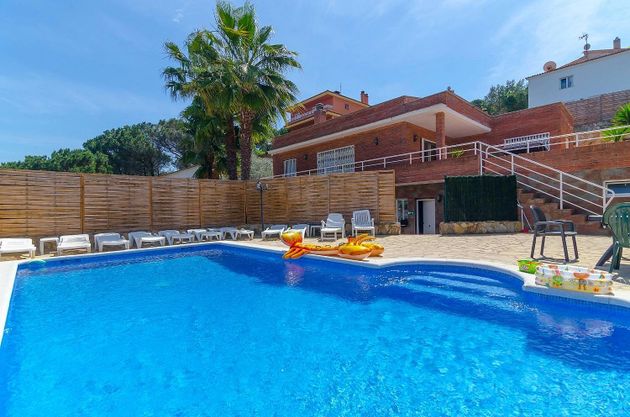 Foto 1 de Chalet en venta en Puigventós de 9 habitaciones con terraza y piscina
