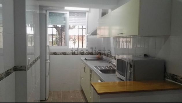 Foto 1 de Piso en alquiler en calle Tarso de 2 habitaciones con muebles y aire acondicionado