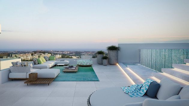 Foto 1 de Venta de ático en Benahavís de 4 habitaciones con terraza y piscina
