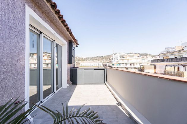 Foto 2 de Àtic en venda a Les Tres Torres de 3 habitacions amb terrassa i balcó