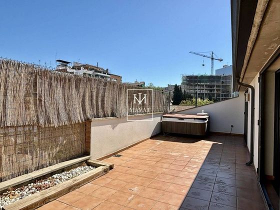 Foto 2 de Dúplex en venda a Centre - Joan Prim de 3 habitacions amb terrassa i garatge