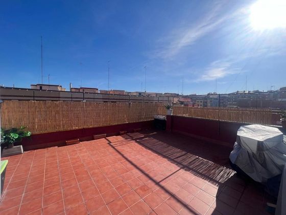 Foto 1 de Ático en venta en El Guinardó de 3 habitaciones con terraza y aire acondicionado