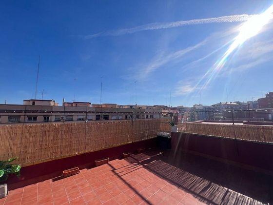 Foto 2 de Ático en venta en El Baix Guinardó de 3 habitaciones con terraza y aire acondicionado