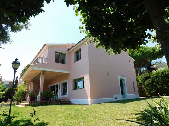 Foto 1 de Venta de chalet en Vilassar de Dalt de 6 habitaciones con terraza y piscina