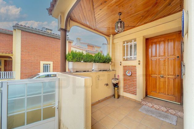 Foto 2 de Casa adossada en venda a Aravaca de 3 habitacions amb garatge i jardí