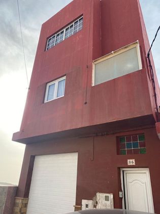 Foto 1 de Venta de casa en calle Jiménez Díaz de 3 habitaciones con terraza y garaje