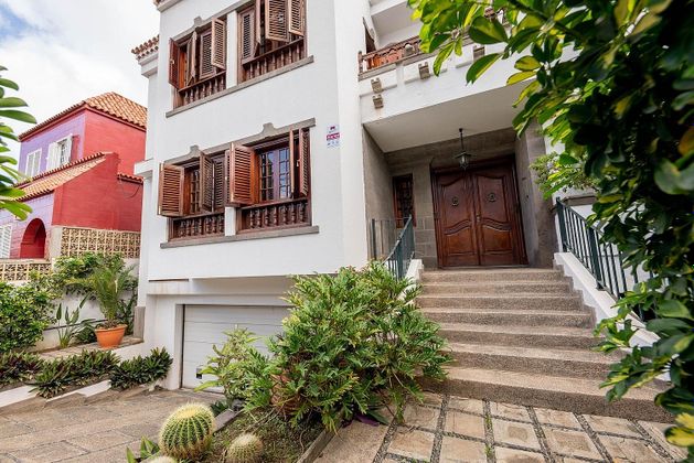 Foto 2 de Casa en venda a calle Doctor García Castrillo de 7 habitacions amb terrassa i jardí