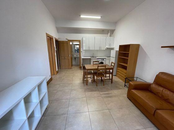Foto 2 de Alquiler de piso en San Lorenzo de 1 habitación con muebles y balcón