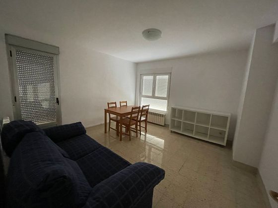 Foto 1 de Piso en alquiler en Santiago de 4 habitaciones con muebles y calefacción