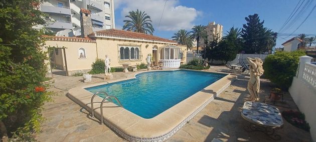 Foto 1 de Casa en venda a calle Martin Pescador de 4 habitacions amb terrassa i piscina