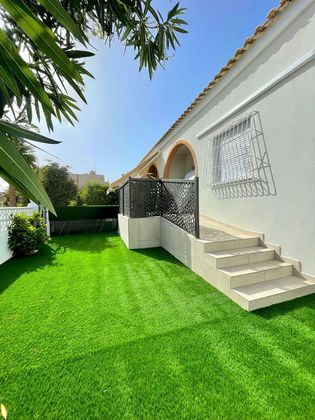 Foto 2 de Casa adossada en venda a calle Marcelino de 2 habitacions amb terrassa i piscina