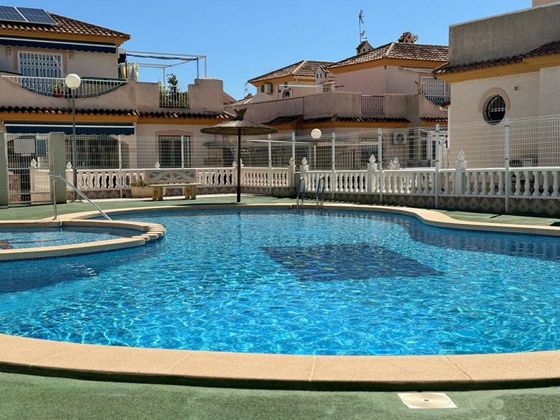 Foto 1 de Casa adossada en venda a calle Niágara de 2 habitacions amb terrassa i piscina