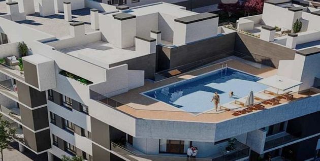 Foto 2 de Pis en lloguer a calle De Màrius Verdaguer de 3 habitacions amb terrassa i piscina