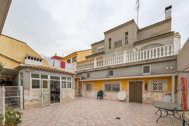 Foto 2 de Venta de casa adosada en Camí Reial de 5 habitaciones con terraza y garaje