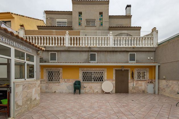 Foto 1 de Casa adossada en venda a Camí Reial de 5 habitacions amb terrassa i garatge