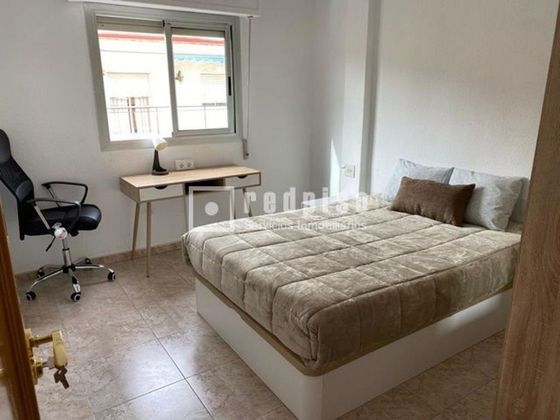 Foto 2 de Alquiler de piso en Juan Carlos I de 4 habitaciones con terraza y muebles