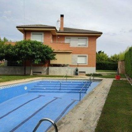 Foto 2 de Xalet en venda a Morales del Vino de 6 habitacions amb terrassa i piscina