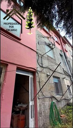 Foto 2 de Casa adossada en venda a Moaña de 9 habitacions amb garatge i jardí