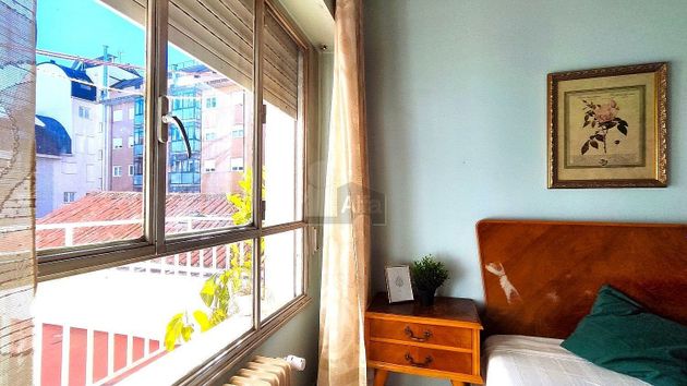 Foto 2 de Piso en venta en calle De San Guillermo de 3 habitaciones con terraza y garaje