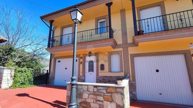 Foto 1 de Casa adossada en venda a avenida Florencio Agustín Diez de 3 habitacions amb terrassa i piscina