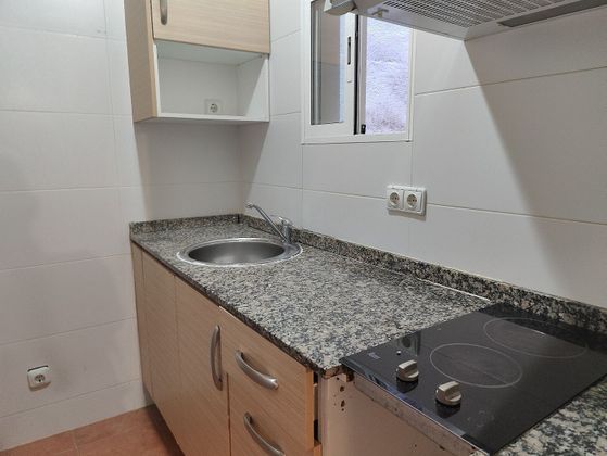 Foto 2 de Piso en venta en Gavarra de 2 habitaciones con terraza y calefacción