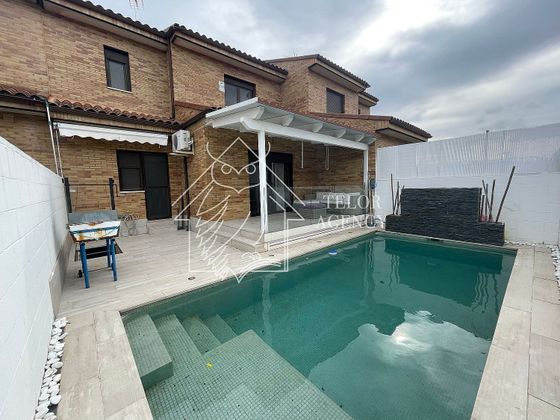 Foto 1 de Venta de casa en Los Robles de 3 habitaciones con terraza y piscina