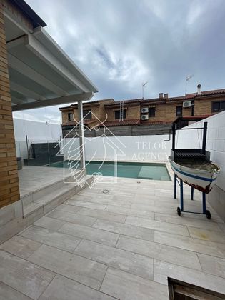 Foto 2 de Venta de casa en Los Robles de 3 habitaciones con terraza y piscina