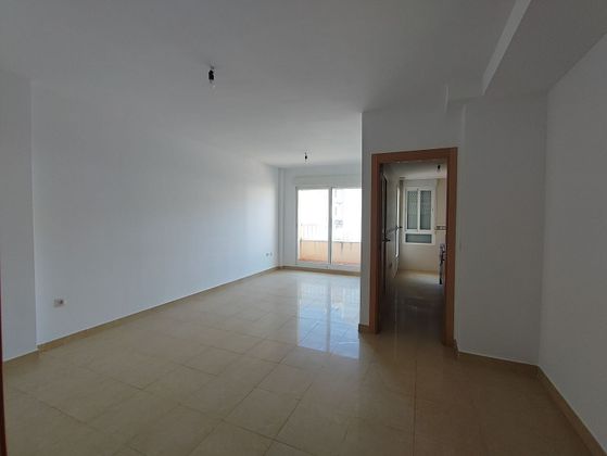 Foto 1 de Venta de piso en Llandels de 2 habitaciones con terraza y aire acondicionado