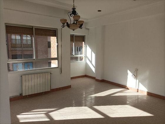 Foto 2 de Pis en venda a Yecla de 3 habitacions amb terrassa i balcó