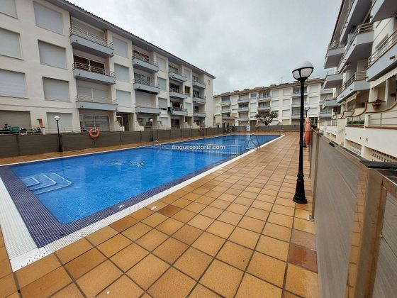 Foto 1 de Venta de piso en L'Estartit de 2 habitaciones con terraza y piscina